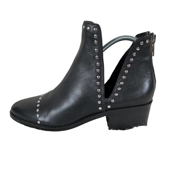 STEVE MADDEN CONSPIRE Silver Studded Black Leather Boots Size 8 - Picture 2 of 8